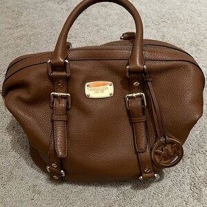 MICHAEL MICHAEL KORS - minimal use
Leather Bedford Satchel